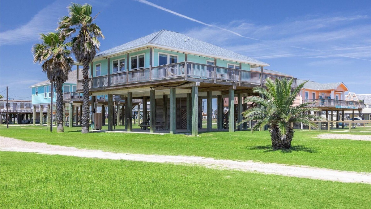 Surfside Beach House | Surfside Retreat - Great Views & Steps from Beach