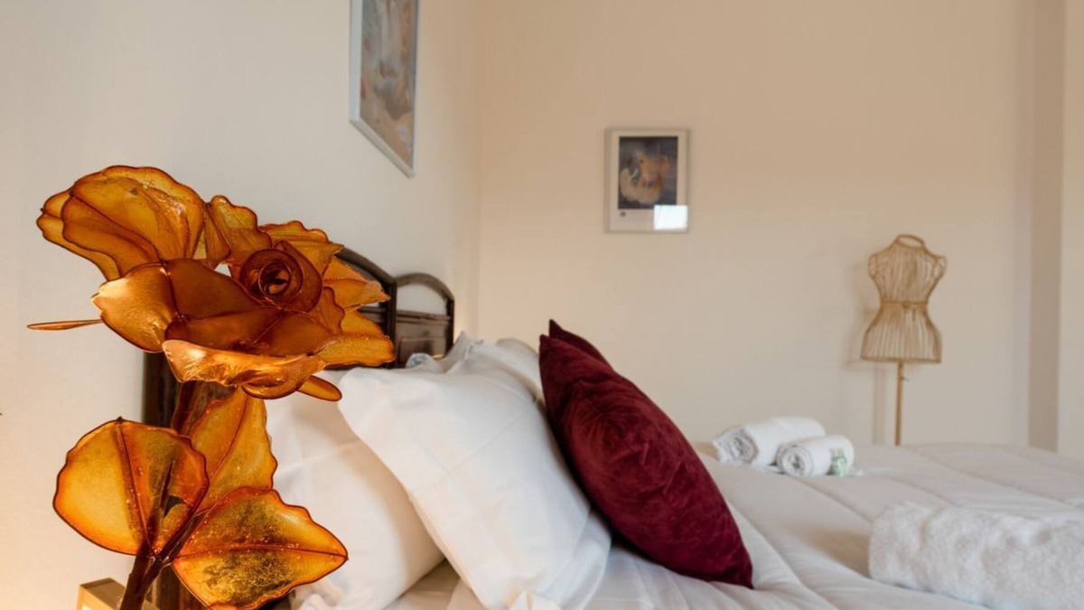Est Apartment | Surrealist reverie in Verona | self check-in