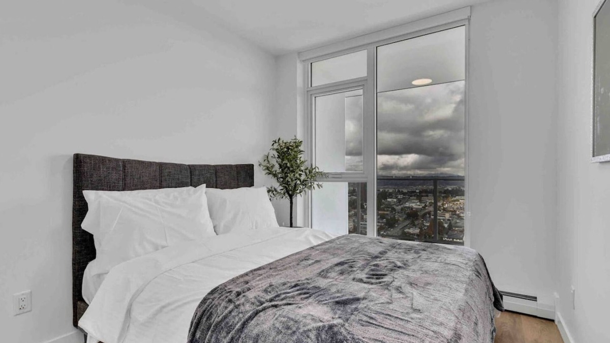 Surrey Apartment | Surrey Flat with Views