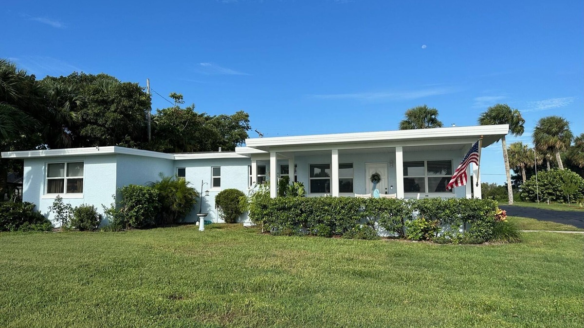 Fort Pierce House | Susannah River House located on banks of Indian River Lagoon in The Sunrise City