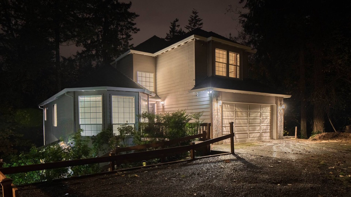 West Portland Park House | SW PORTLAND 5 BEDROOM MODERN HOME - KING BED - Close to PSU/OHSU/DOWNTOWN