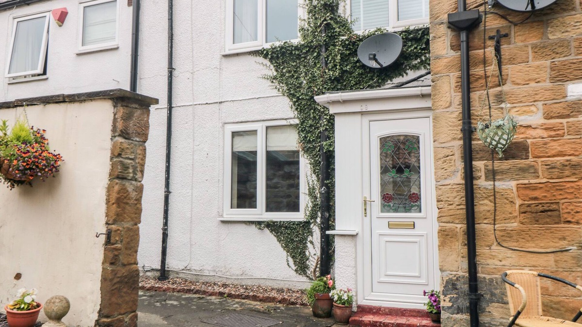 Swainby Cottage | SWAINBY COTTAGE, pet friendly, character holiday cottage in Swainby