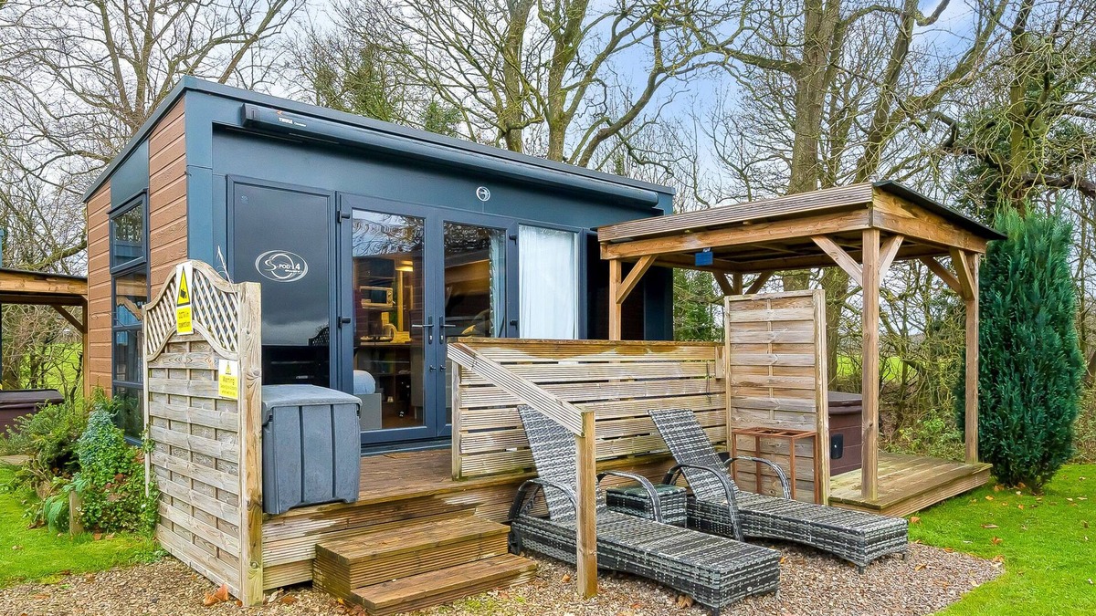 Calthwaite Cottage | SWALLOW, pet friendly, with hot tub in Armathwaite