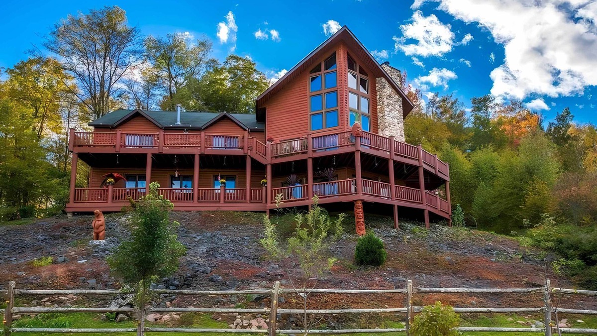 Swan Lake Cabin | Swan Lake Estate w/Sauna & Game Room!