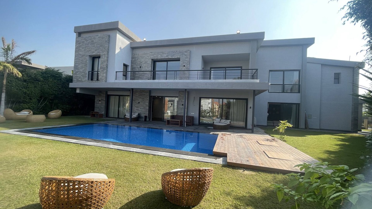 New Cairo Villa | Swan Lake Luxurious Villa by Villatique