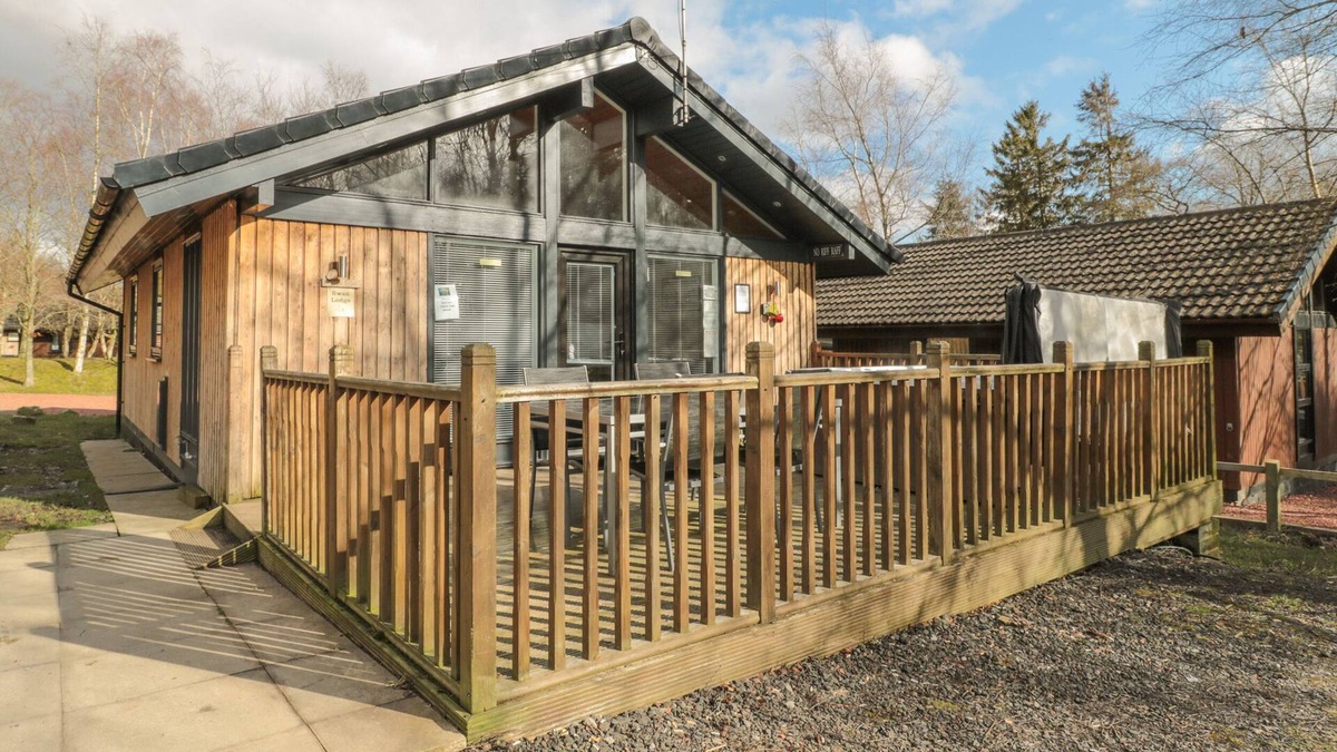Otterburn Cabin | SWAN LODGE, pet friendly, character holiday cottage in Otterburn