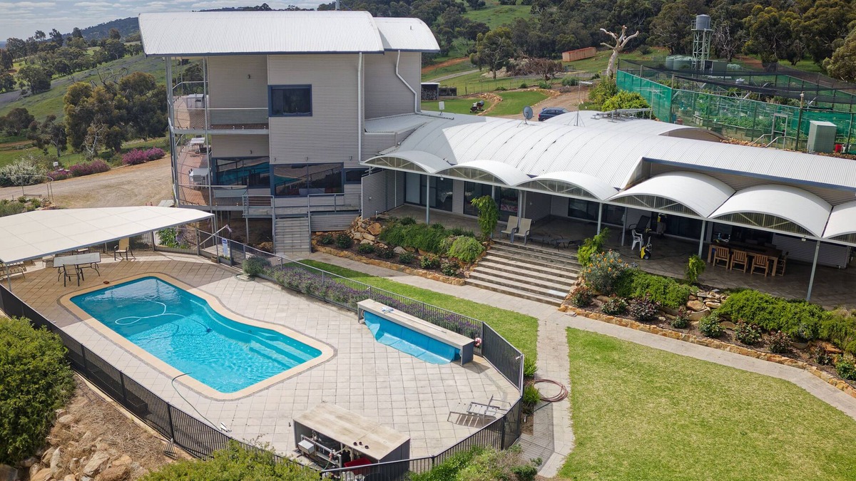 Baskerville House | Swan Valley Heights Merino Manor
