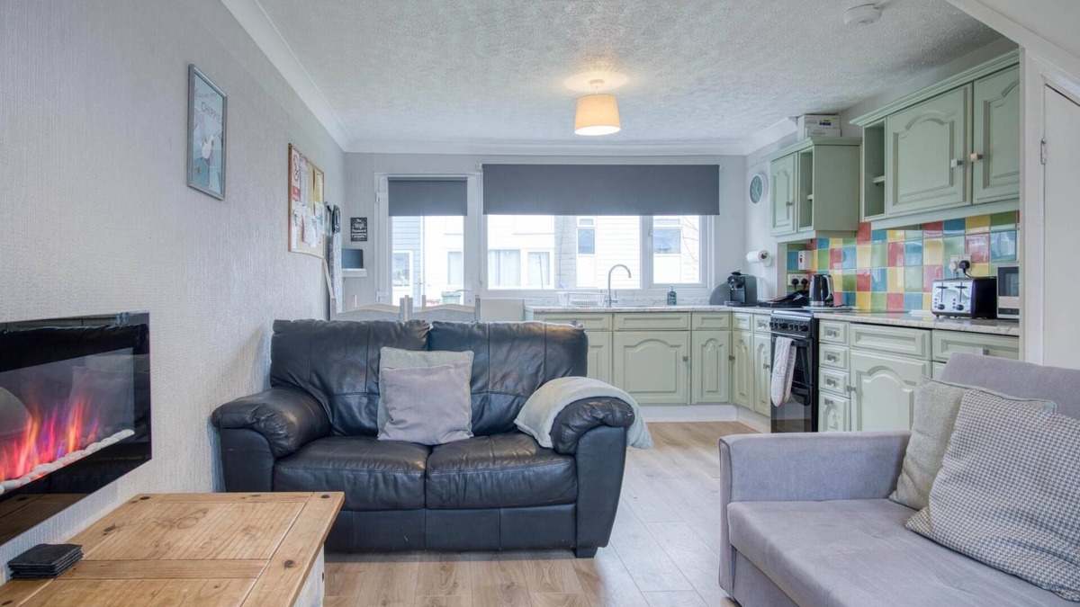 Pembroke Ski Chalet | Swanbrook - 2 Bedroom Chalet- Freshwater East