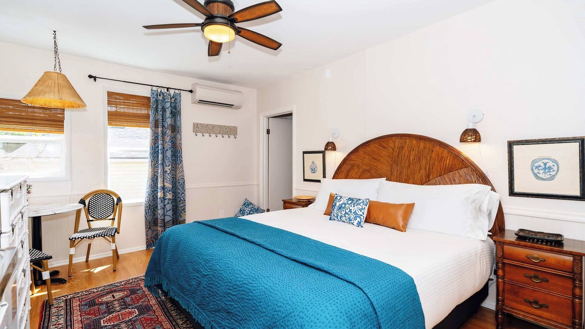 Historic Railroad District House | Swank Boutique Suites | King with Soaking Tub