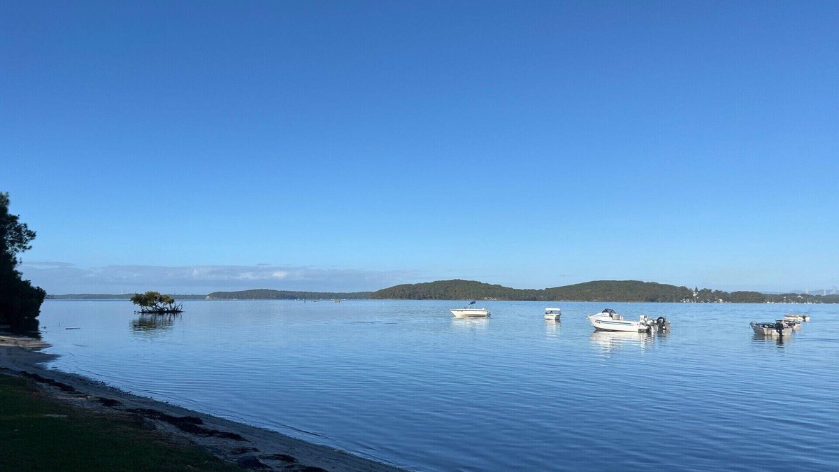 Lake Macquarie City Council House | Swansea Sands- Modern Family home close to the lake