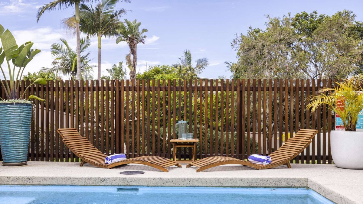 Sandy Beach House | Sway at Sandy, Stylish Beach House with Pool, BBQ, Walk to Beach, Sleeps 8