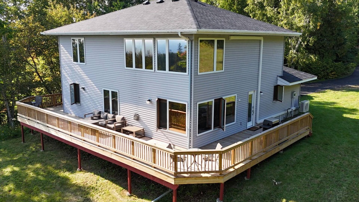 Two Harbors House | Sweeping lake views-5 min drive to Gooseberry-10 min to Two Harbors-3 bedrooms