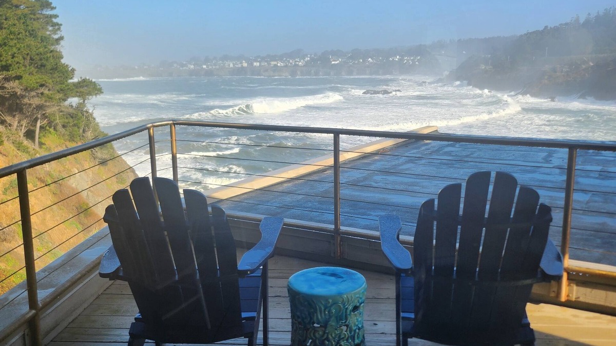 Mendocino Apartment | SWEEPING OCEAN VIEWS - bar none. Over 365 5 star reviews, everyone comes back.