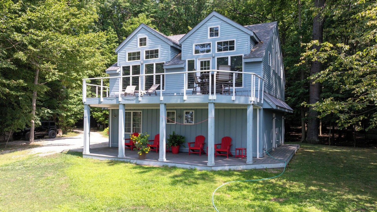 Fennville House | Sweeping Views of Lake Michigan w/Private Beach