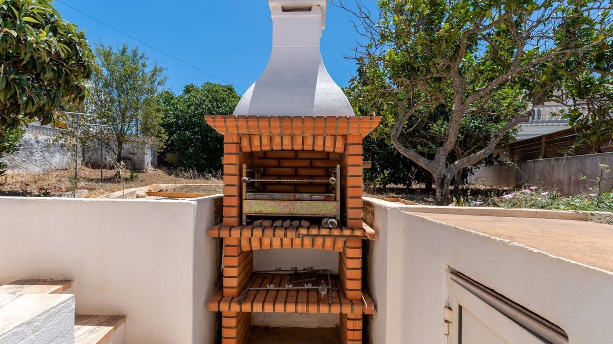Espiche House | Sweet 2 BDR House With Patio by LovelyStay