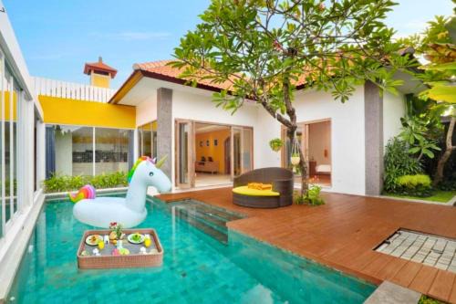 Kerobokan Villa | Sweet 3 BR Private Pool Villa Garden View ZN116
