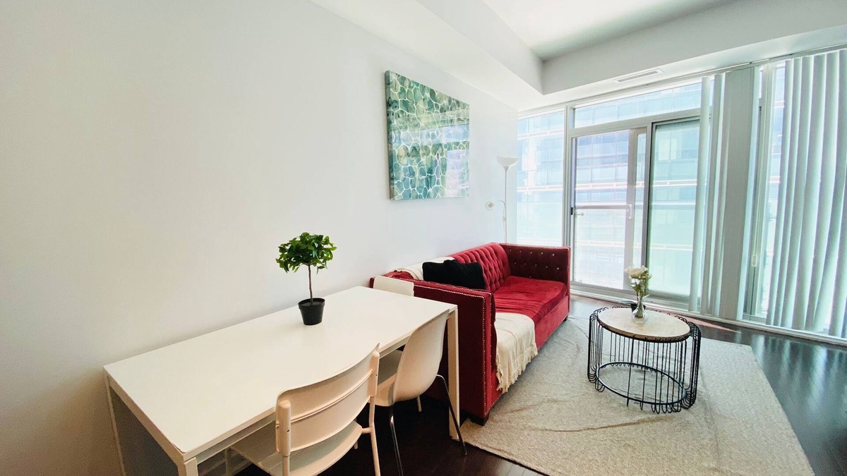 Central Waterfront Condo | Sweet and Cozy 1 Bedroom in the heart of Downtown