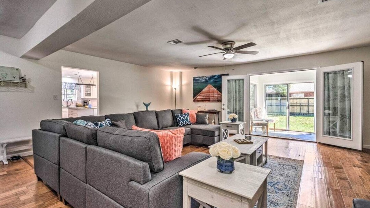 Fort Walton Beach House | Sweet Beach Serenity for Families-8 mins from beach! With Pool!