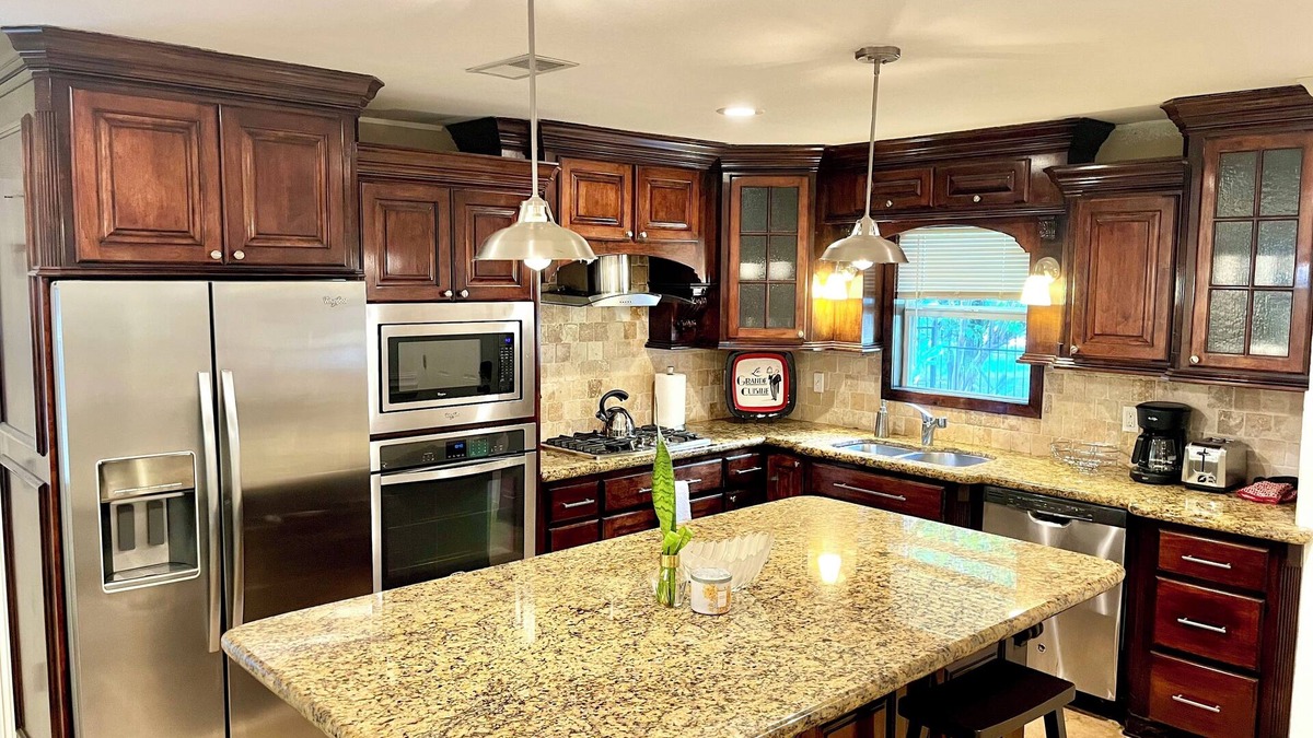 Grogan's Mill House | Sweet & cozy indv. home in The Woodlands, TX. 2-3 min drive to prime locations!