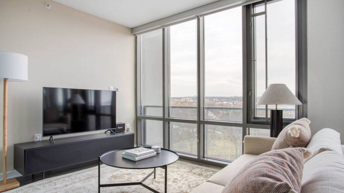 Del Ray Apartment | Sweet Del Ray 1BR w/Gym & Entertainment Room, nr Dining, by Blueground