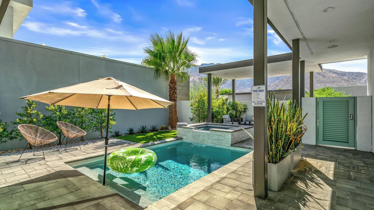 Palm Springs House | Sweet Dreams in Miralon - with aesthetic cues from vibrant modern architectural heritage
