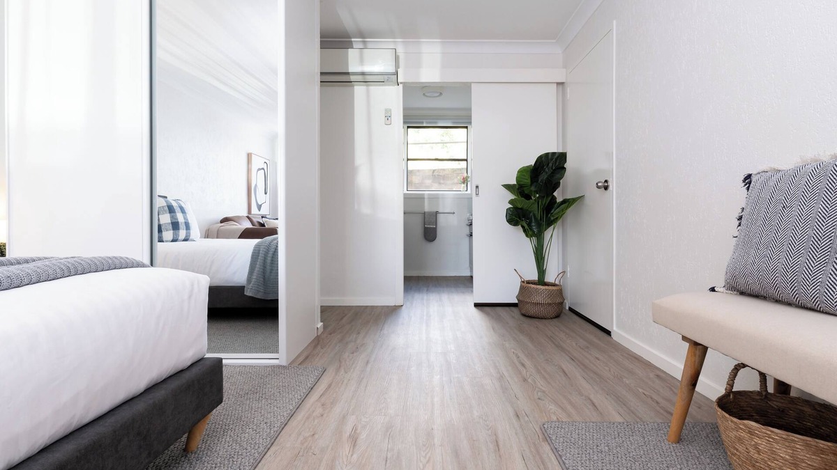 Riverside Apartment | Sweet Escape: Studio with Parking & WiFi