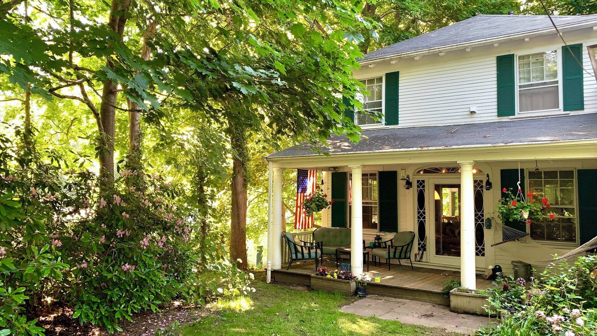 Yarmouth Port Cottage | Sweet historic cottage on Cape Cod's north shore near beaches, pond, restaurants