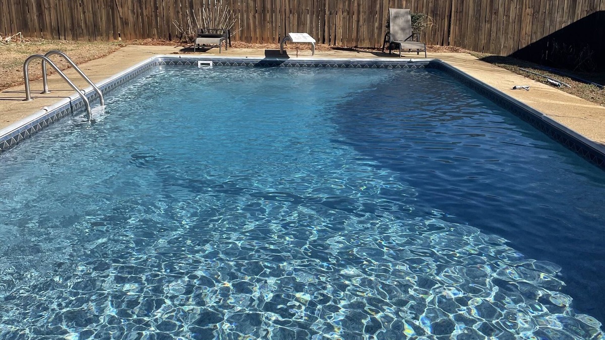 Gunter Afs House | Sweet Home Alabama 4BR 2BA oasis w/pool WI-FI Free Parking