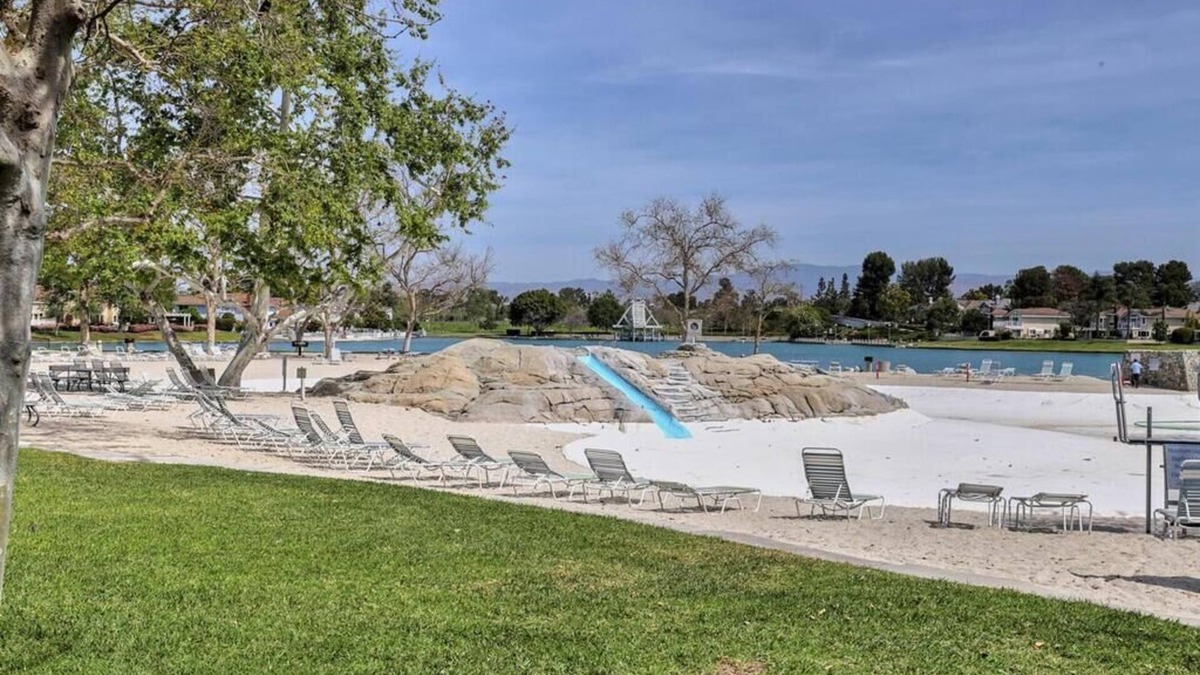 Woodbridge Condo | Sweet Home Away from Home