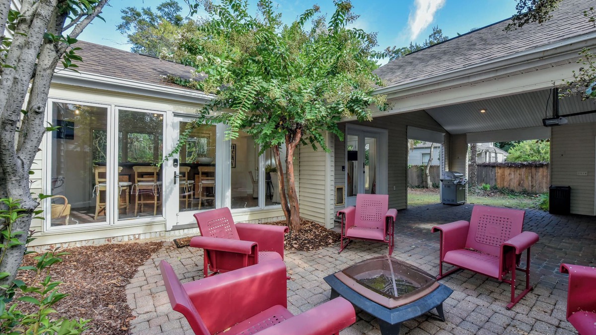 Tuscaloosa House | Sweet Home on 13th - Book for football season and more!