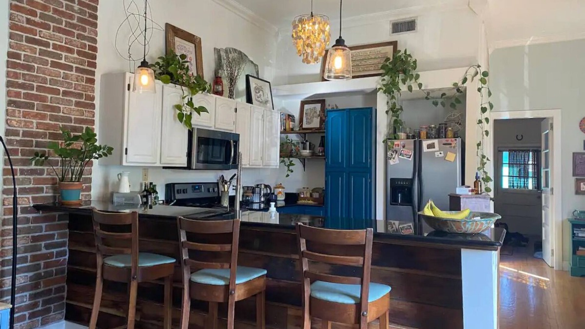 Mid-City House | Sweet July Mid-city Getaway w/parking & garden