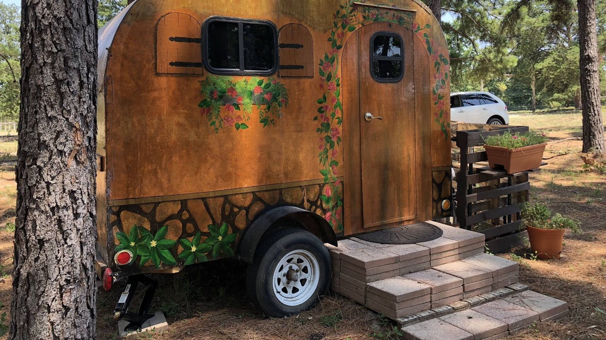 Hawkins House | Sweet little Hippie Chick RV, very quiet and peaceful