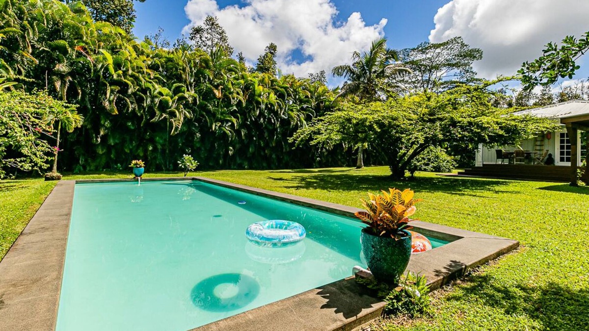 Keaau House | SWEET Luxury Cottage with Private Pool and Studio - Jungle Villa in Keaau