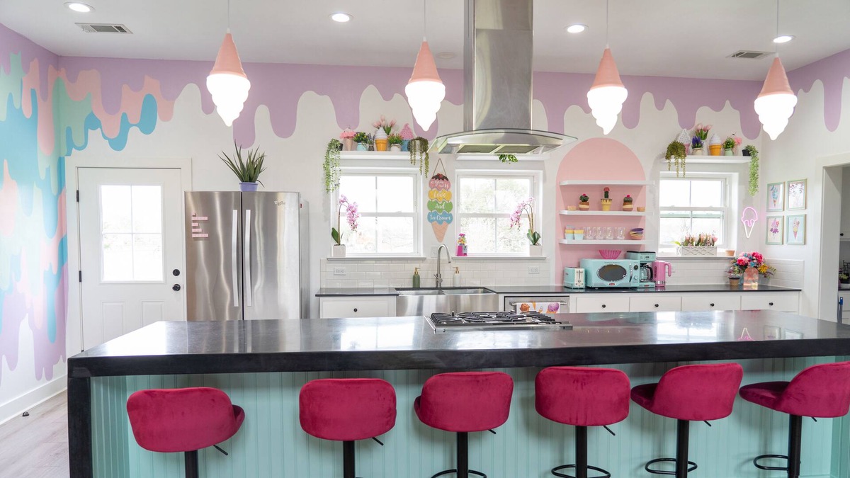 Lacy-Lakeview House | Sweet Retreat, and Ice Cream Dream