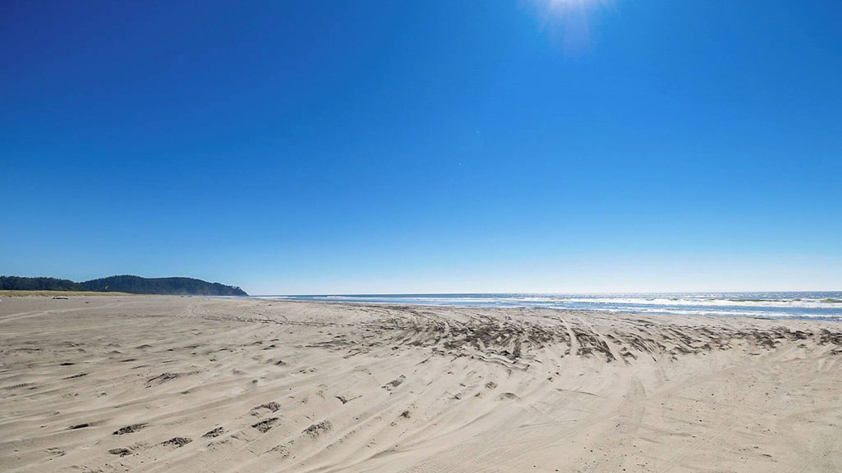 Seaview Cottage | Sweet Seaview Home: Near Beach & Trailhead!