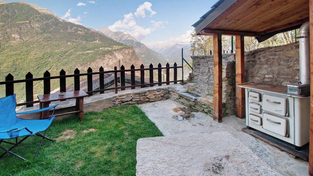 San Giacomo Filippo House | "Sweet Somma Mountain Lodge" with Mountain View, Private Garden & Wi-Fi