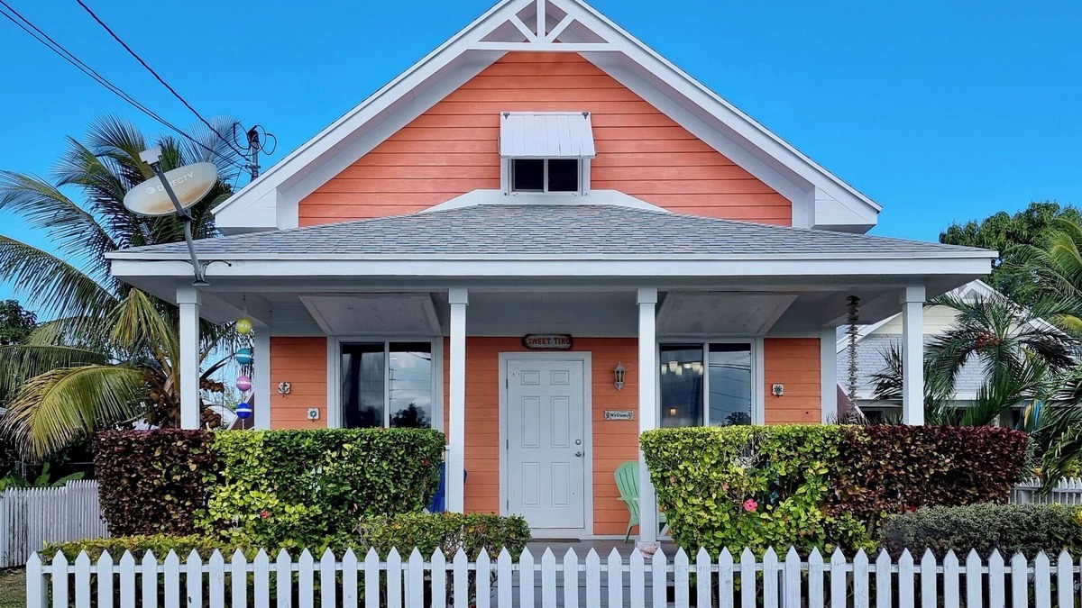 Spanish Wells Cottage | "Sweet Ting" Charming 3-bedroom cottage in Spanish Wells, Just Steps to beach