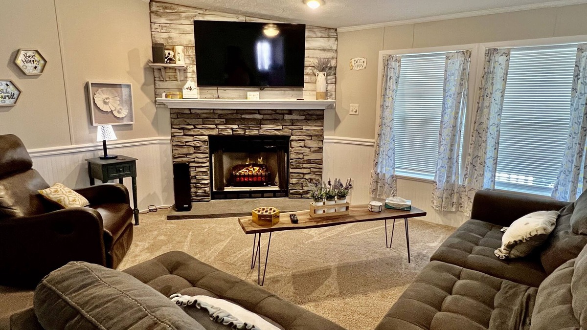 Shenandoah Junction House | Sweeter than Honey, Comfortable – Beyond the Ordinary Hotel Experience!