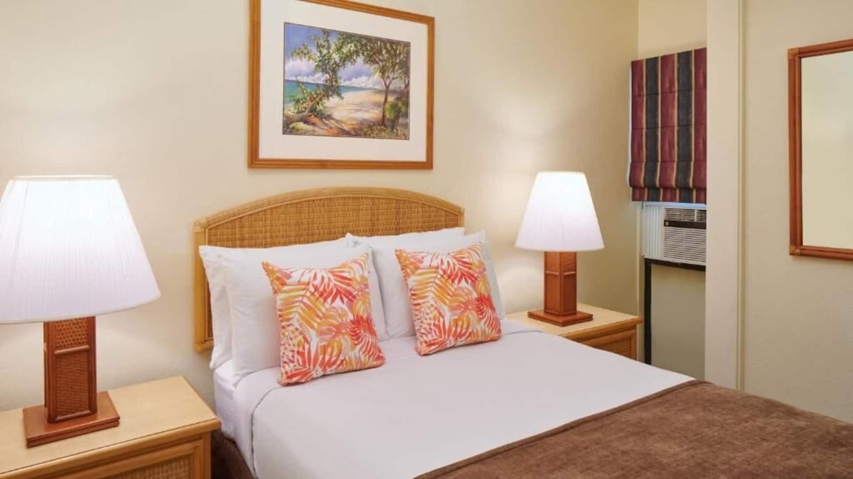 Nawiliwili Apartment | Swim, Dip, or Dive Into Our Heated Pool! 2 Relaxing Rooms, Close to Beach