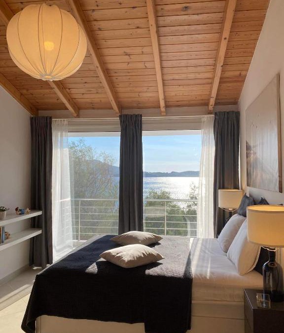 Lavreotiki Villa | Swim on a private beach