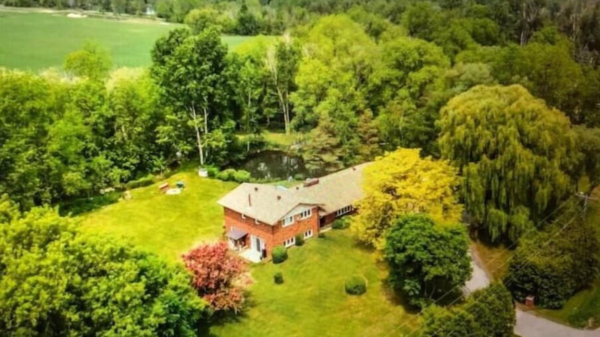 Nottawa House | Swim & Ski Country Getaway