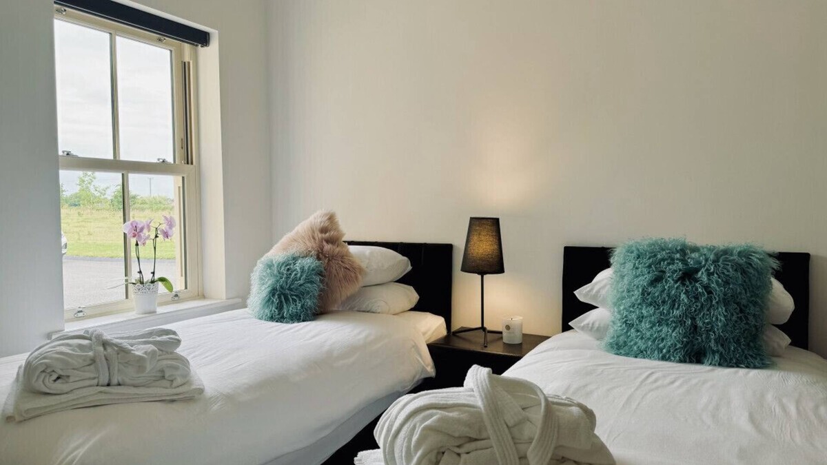Stradbally Apartment | Swim Studio, spacious and corporate apartment