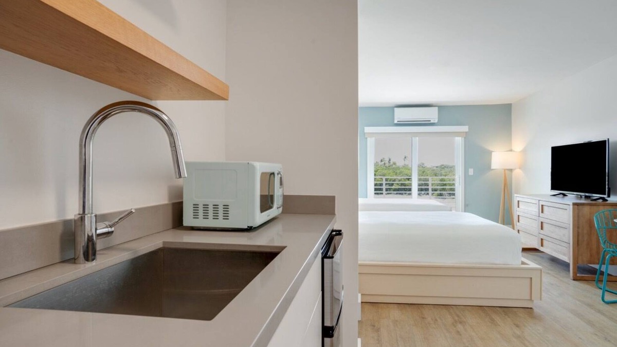 Islamorada Apartment | Swim with Dolphins in the Florida Keys! FREE Breakfast & Parking, Marina, Pool!
