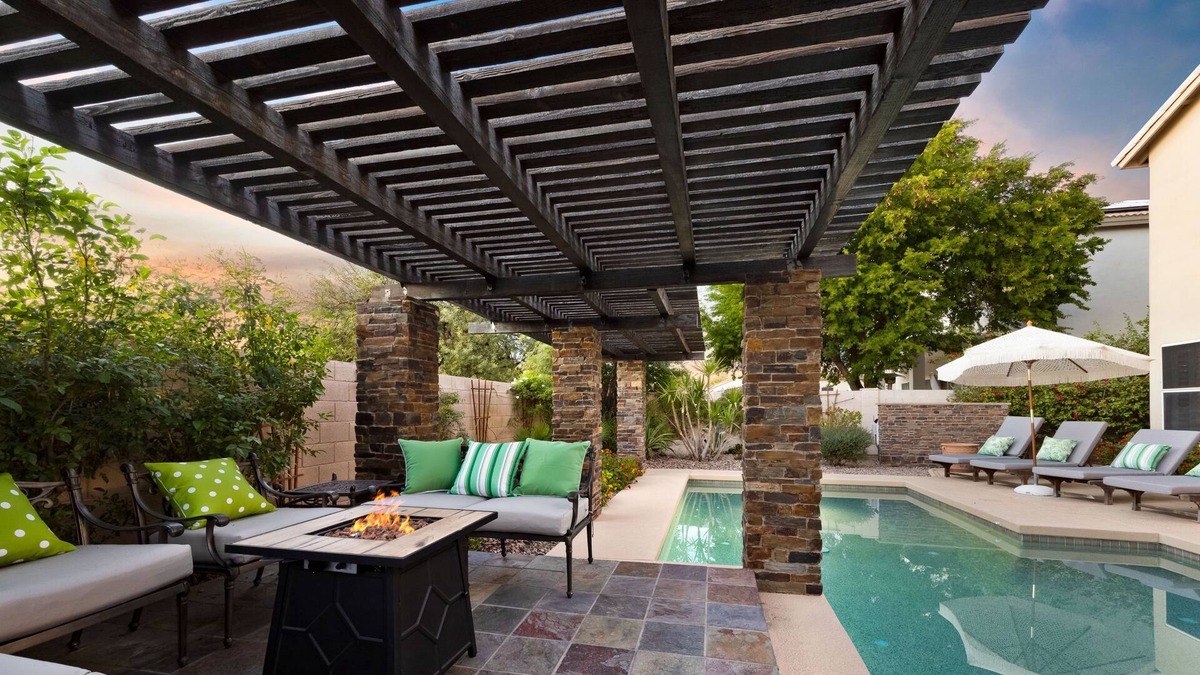 Tatum Ranch House | Swimming and games at Quail Run, nearby Desert Ridge entertainment.