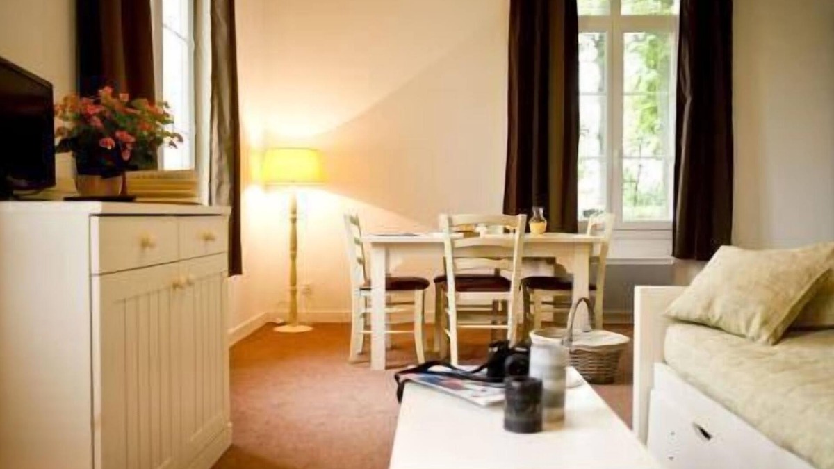 Maniquerville Apartment | Swimming pool, parking, tv, 45m², Etretat