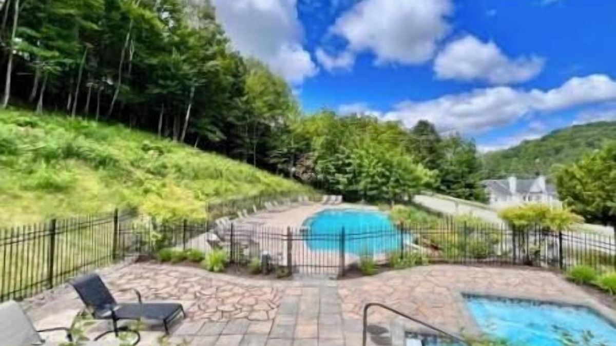 Mont-Tremblant Village Apartment | Swimming Pool, Spa - Condo Mont Tremblant