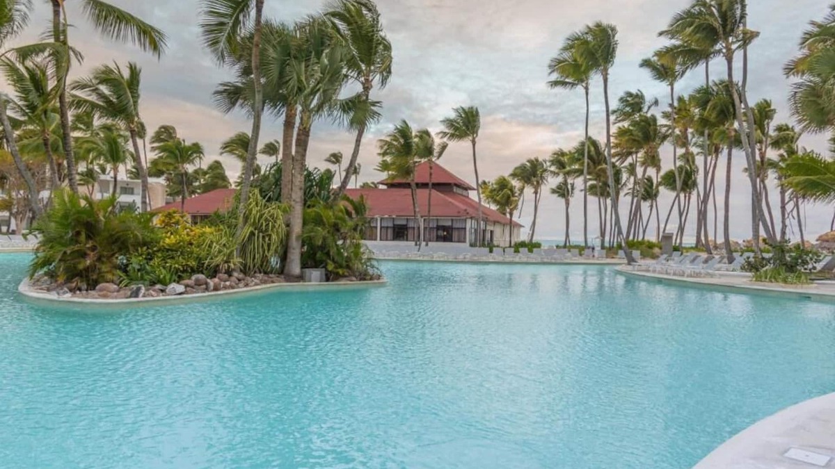 Bavaro Hotel | Swimout Family Junior Suite at Princess Family Club Bavaro! All Inclusive!