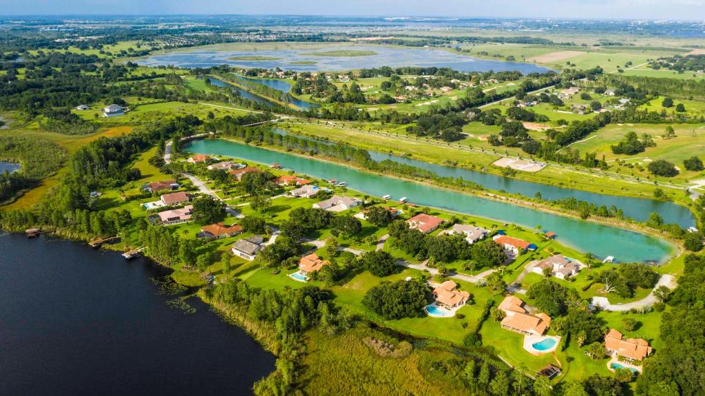 Groveland House | SWISS 101 - Lake Olsen