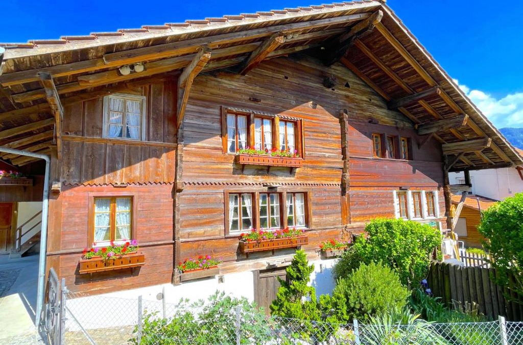 Darligen Apartment | SwissHut Stunning Views Alps Lake - Apart. Erli Down