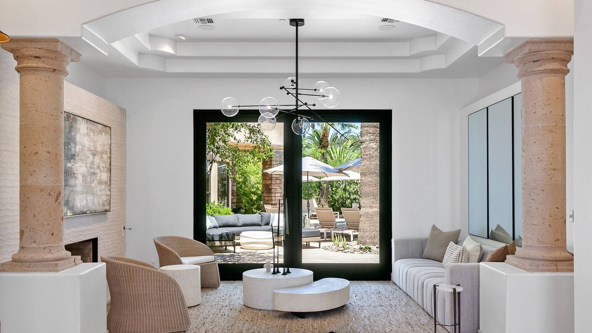 Central Scottsdale House | SWSS - Luxe 8-bedroom retreat w/golf sim, wellness room. Perfect for corporate getaways. - HIDDE.